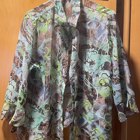 Sheer button up blouse with elongated cuff sleeve - Picture 11 of 11